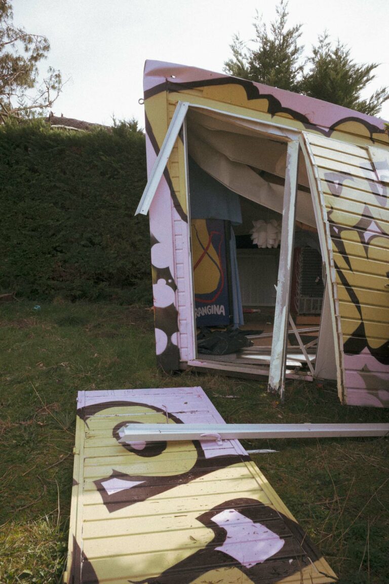 une cabanon détruit à hossegor suite à la tempête NILS