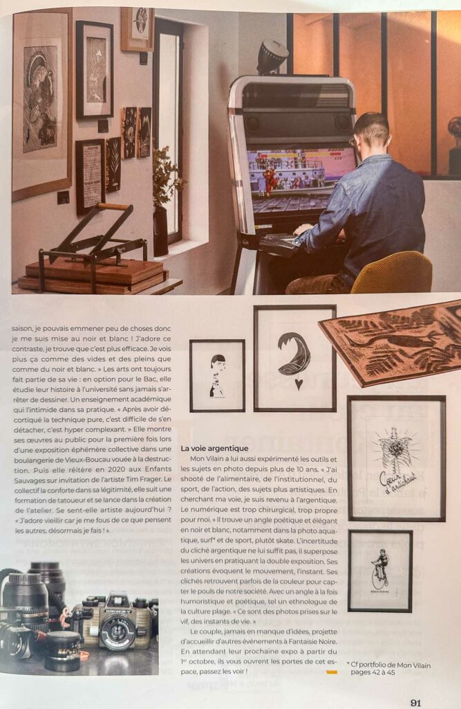 Article qui présente MONVILAIN de dos et des oeuvres de Caroline Martinet - Photo et texte Magazine WAVE RADIO